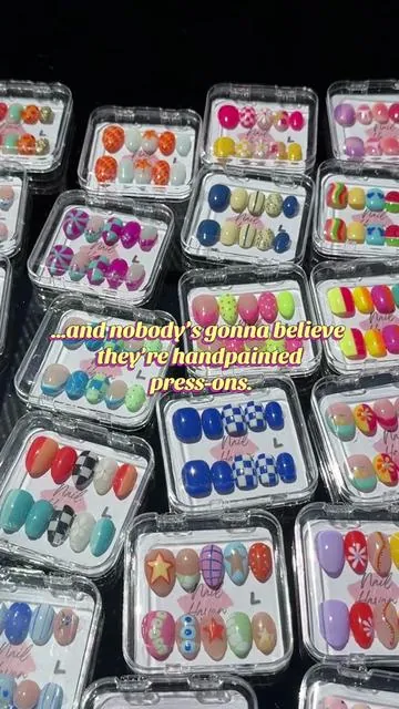 Handpainted, reusable, and way too cute for just one summer. ☀️ They never stay in stock long so grab em’while you can.  #nailhaven #pressons #foruu #summernails #shortnails  