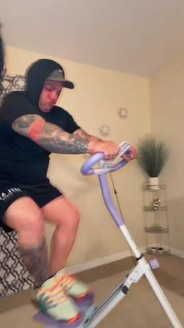 Si quieres hacer cardio en casa, desde la comodidad de tu hogar y tonificar tus músculos para este verano, pues esta bicicleta es ideal para ti#DEALSFORYOUDAYS #cardio#ejerciciosencasa🏚🏋  