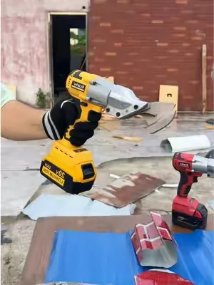 Para malla y lámina, estas tijeras son mi opción principal, sin duda.#metalshears #dewalt #milwaukee #SummerWins #DealsForYouDays 