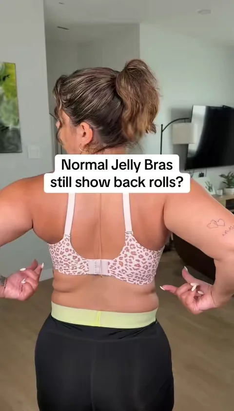We finally have a jelly bro that’s full coverage, seamless and supportive and doesn’t roll up! Fits all my summer outfits perfectly and gives me a confidence boost ❤️ @OEAK Apparel #pushupbra #bras #jellybra #seamlessbra #wirelessbra 