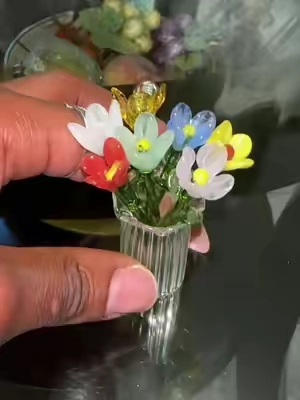 Looking for the perfect little desk or vanity accessories? These are too cute to pass up. 💕  #minidecor #glassflowervase #trinkets 
