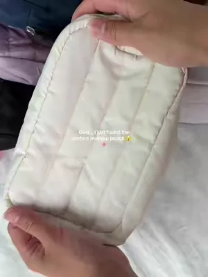 Girls .. I just found the perfect makeup pouch 🫣✨🌸 #makeupbags #makeuppouch #everydaybag #everydayessentials #dealsforyoudays 