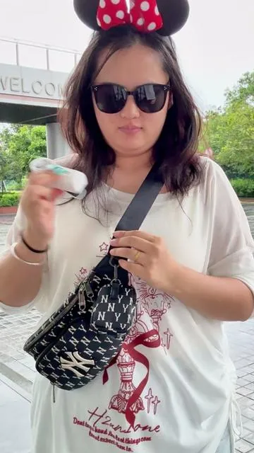Clip it on your bag, stroller, umbrella or desk 🌬️  #techgadgets #4in1selfiestickwithfilllighttripod #minicoolingfan #gadgetlovers #handsfreefan #cooloutdooraccessories #rechargeabletech #electronicsflip #minicooler #gadgetsmusthaves #ClipFan #PortableFan #MomLife #TravelGear #SummerFinds