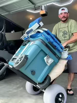 🏖️ Your beach setup just got an upgrade 😎 This beach dolly makes hauling chairs, umbrellas, coolers, and bags easier so you can spend less time carrying and more time enjoying the water 🌊☀️ #BeachDolly #BeachMustHave #SummerFinds #vevor#dealsforyoudays  