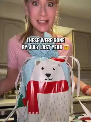 Work smarter not harder this holiday season. You’ll never look back to wrapping! There is a reason these sell out evey year! #kringleexpress #giftbags #wrappinggifts #QVCSuperBrandDay @QVC, Inc 