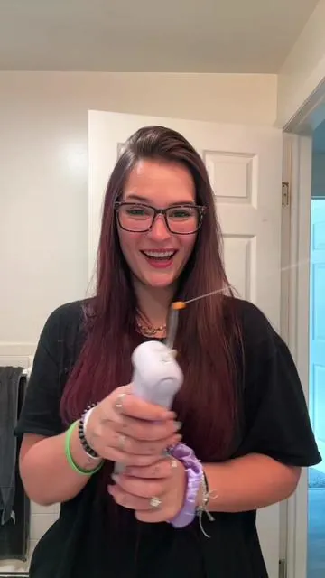 I tried usmile water flosser that I've never used before and it's awesome @usmile.official! You won't know how cuteeee this orange tip is and how soft it is. It's just like massaging my teeth. Everytime after flossing, I lick my teeth and I can feel a crispy clean. 40% OFF now. #usmile#usmilewaterflosser#oralhealth#oralhygiene 
