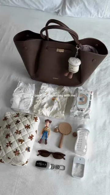 she’s sooo chicccc 🧺🤎🧸 #summerwins #dealforyoudays #totebag #diaperbag #twinmom 