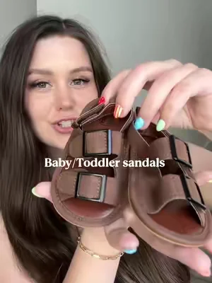 Such cute baby sandals!!! I love these so much! #babymusthaves #babyshoes #babysandals #toddlershoes #toddlersandals 