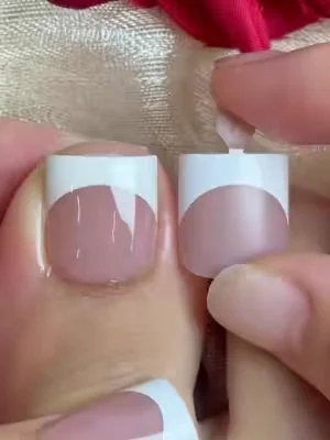 Crisp clean French line toe nails look flawless on every foot 🥿WM #pedicure #pressonnails #nailsoftheday #diynails #toenail 