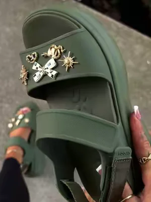 One of @Crocs most comfortable platform sandals #crocs #crocssandals #platformsandals #tiktokshopcreatorpicks #dealsforyoudays 