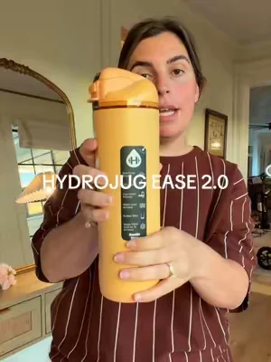 y’all are sleeping on the new @HYDROJUG ☀️🔥🍑💛 #ease2o #hydrojug #hydrojugease2o #waterbottle 