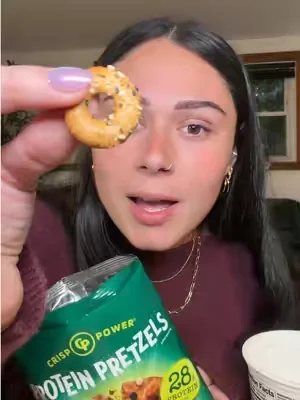 The easiest high protein snack!  #proteinpretzels #proteinsnack #highproteinsnacks #dealsforyoudays @Crisp Power 