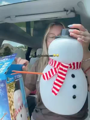 Frostbyte animated talking snowman ☃️ ✨ he ALWAYS sells out 🥹 #talkingsnowman #singingsnowman #frostbyte #christmasdecor #dealsforyoudays 