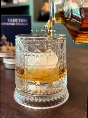 Replying to @picassosprozac making girls’ night cocktails right from home ✨🥃 and it’s SO easy to use! this electric whiskey smoker set comes with 6 flavored wood chips and everything you need to create your own smoked cocktails at home ✨#girlsnight #cocktails #drinktok #homebar #dealsforyouday whiskey smoker, old fashioned  