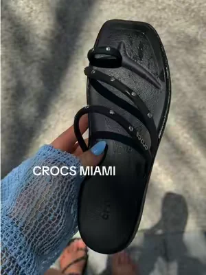 As comfortable as crocs but insanely cute..😭🖤⚡️ @Crocs  . . #dealsforyoudays #tiktokshopcreatorpicks #crocs 