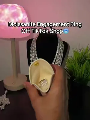 #moissanitering #engagementring #moissanite #ring #weddingring 