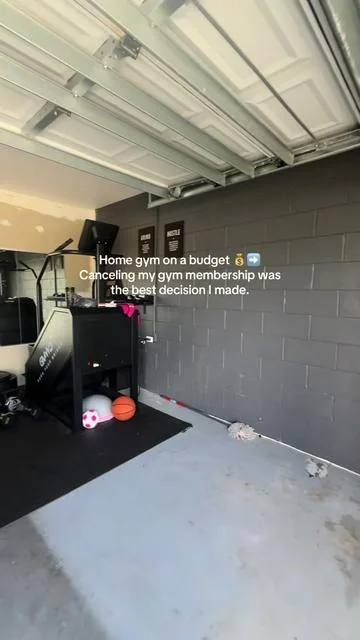 Building my dream body without leaving the house. ✨ yesss thanks to @RitFit  #ritfit #homegym #garagegym #gymequipment #dealsforyoudays 