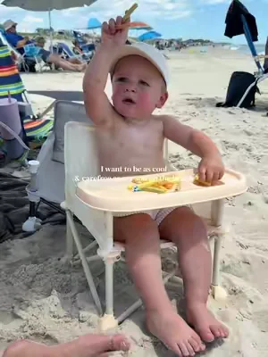 beachmaxxing all summer long☀️🌊🦀🐚 #beach #beachchair #toddlermom #summermusthaves #toddlerchair