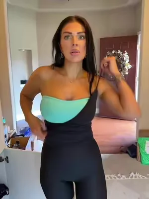Best bra under tank tops and tube tops this summer. #bra #oeak #straplessbra #tubetop 