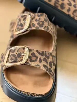 The leopard print + the soft cushion is exactly why they are selling so fast 🐆 #sandals #platformsandals #leopardprint #comfyshoes #lookforless @EVELLYHOOTD US 