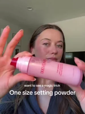 your peach fuzz + powder 😳🫣 NEEDS to be melted with a setting spray 💅🏼🫶🏼 #onesize #settingspray #onesizesettingspray #makeupthatlasts 