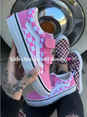 @vans #vans #kidsshoes #dealsforyoudays #altmom #backtoschoolshopping 
