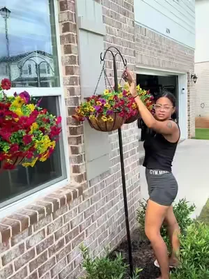 This is perfect for the blistering heat! These don’t fade and you don’t have to water them #fakeplants #fakeflowers #artificialflowers #dealsforyoudays #summerwins 