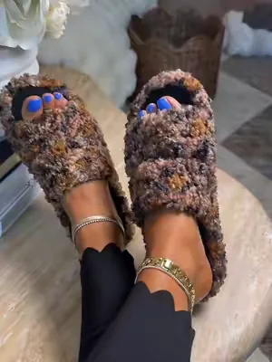These Slipper Sandals Have Become My Everyday Go-To. #SlipperSandals #CasualStyle #ComfortSandals #SummerEssentials #DealsForYouDays 