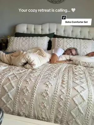 This Boho comforter set adds so much charm to my bedroom. @Bedsure ##comforter##bedroommakeover##dealsforyoudays##SummerWins##SummerVibes