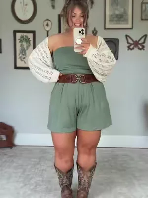 This little romper thoughhh #summeroutfits #plussizefashion #concertoutfit #summervibes #dealsforyoudays 