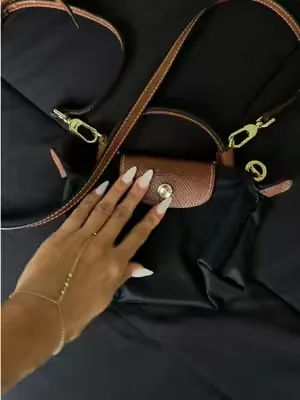 El mejor modelo de este bolso, HAY DISPONIBLES pero los colores siempre se agotan #crossbodybag #bag #designerbag #tiktokshopcreatorpicks #over50style 