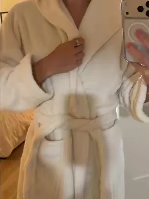 this plush hooded robe feels like wearing a blanket honestly 😭☁️ #tiktokshop #cozyfinds #homefinds #robe #SelfCare