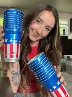 reusable party cups! Keeps your drink cold too 🤩 #dealsforyoudays #summerwins #tiktokmademebuyit #4thofjuly #EcoFriendly 
