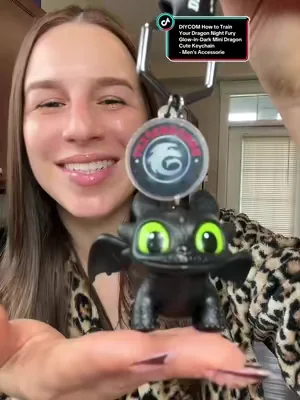 Envío gratis!!✅✨😍hermoso llavero de chimuelo DIYCOM Cómo entrenar a tu dragón Night Fury Mini dragón que brilla en la oscuridad #keychain #charms #chimuelo #comoentrenaratudragon #gif 