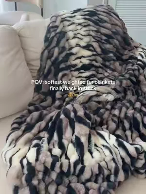 the perf oversized throws that don’t make you hot!!🐆🧸 @Comfrt #comfrtblanket #comfrtthrow #comfrtdreamer #throwblanket #dealsforyoudays 