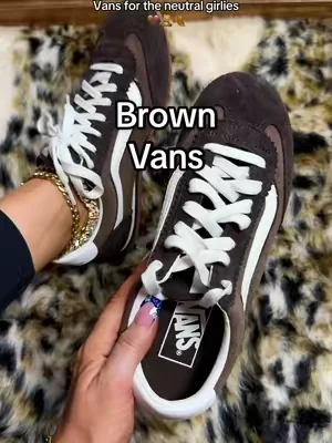 Neutral girlie vans 🤎 #vans #womensvans #vansshoes #tiktokshopcreatorpicks #fallshoes 