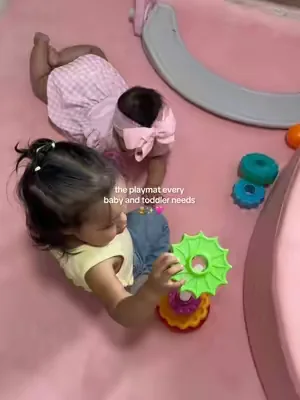 A safe play space for both of my girls 💓 #summeressentials #babymusthaves #playmat #babyplaymat #toddlermusthaves 
