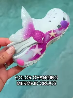 @Crocs killed it with these crocs! My daughter is obsessed! She wants ice cube every day to melt in them so they change color! #kidscrocs #crocs #kidsshoes #colorchanging #toddlershoes 