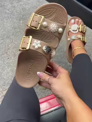 The perfect neutral sandal ✨ #crocs #crocsandals #sandals 