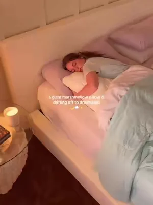 I cannot sleep without it 😴 #mellow #mellowsleep #coolingpillow #ploofpillow #softpillow @Mellow Sleep 