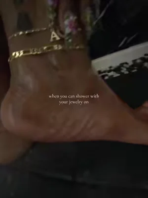when you can shower with  your jewelry on ✨ #anklet #goldjewelry #jewelry #nontarnishjewelry #waterproofjewelry 