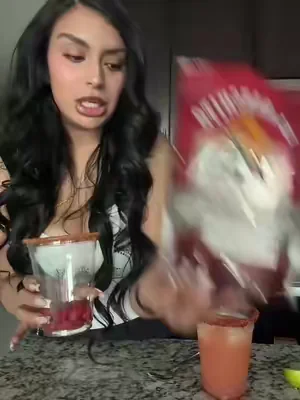 One thing ima do this summer is have a good snack and that’s these spicy Japanese peanuts by @El Ranchito Jerky  #japanesepeanuts #peanuts #snack #dealsforyoudays #elranchito 