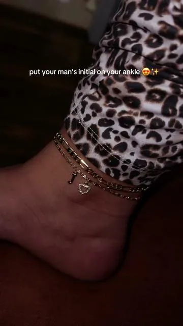 put your man’s initial on your ankle ✨😍 @GANIA #gania #anklet #initialanklet #goldjewelry #daintyjewelry 