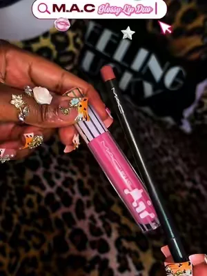 One of my new fav lip combos! 😍🔥 @M.A.C Cosmetics Store  #maclipcombo #maccosmetics #lipcombos #pinklipcombo #maclipglass 