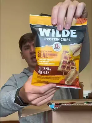 Protein chips in 6 different flavors!? #protein #proteinsnack #snackideas #foodtiktok #dealsforyoudays 