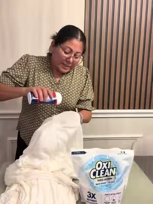 Oxiclean para quitar manchas en tu ropa #laundry #Home #summerwins #dealsforyoudays #tiktokshopcreatorpicks 