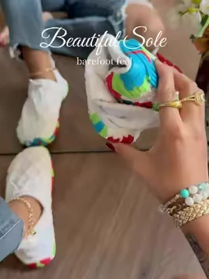 The little details on these shoes are so fun.#dealsforyoudays #barefoot #barefootshoes #widefeet #watelvesmoment 