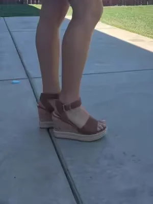 These are adorable! #wedges #heals #shoes #summerclothes #womensoutfits 