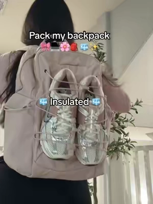 Has 2 insulated pockets! 🤩🧊 The perfect hiking/school/travel backpack 🎒 ✨ #bagsmart #insulated #backpack #summerwins  #dealsforyoudays 
