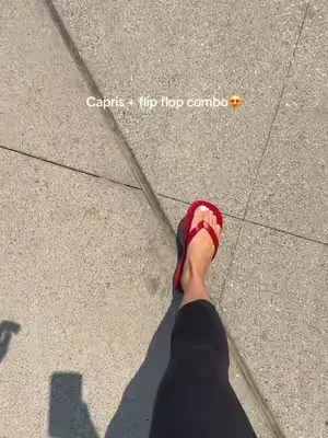 These are the softest capris #capris #caprioutfits #flipflops #SummerFashion #dealsforyoudays 